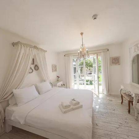 Pera Alacati * Кешме