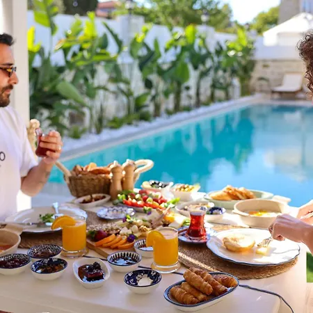 Pera Alacati * Кешме