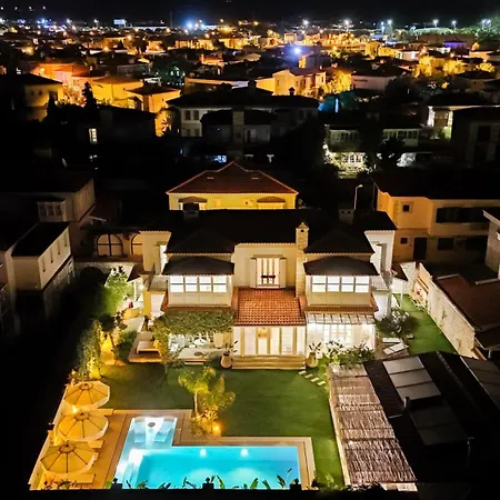Pera Alacati Çeşme