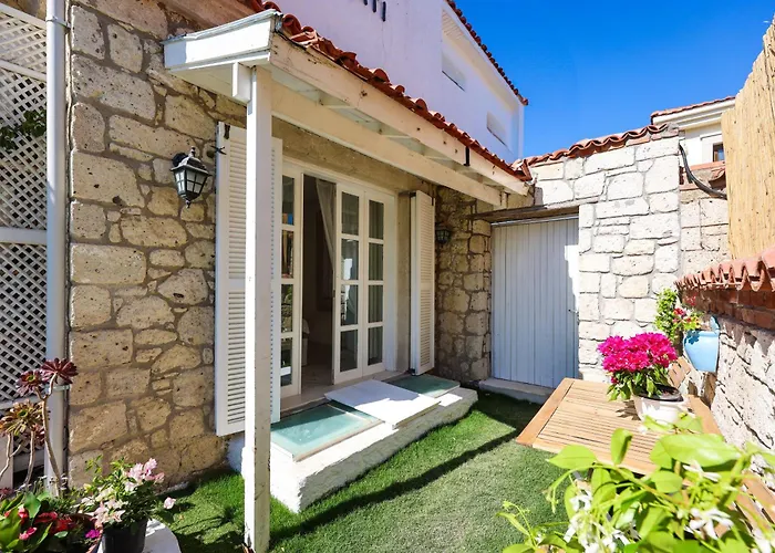 Pera Alacati * Çeşme